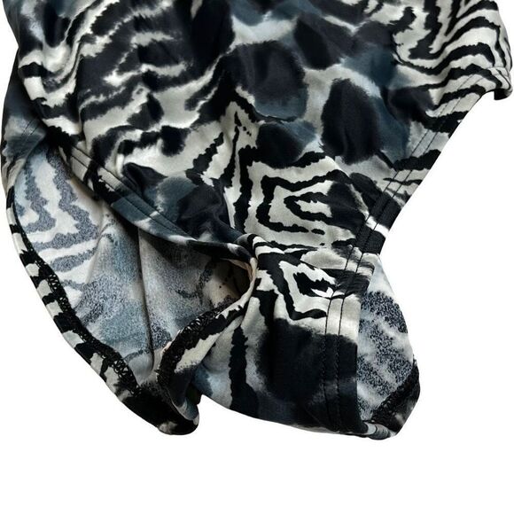 Speedo NWT black and gray animal print one piece swimsuit size 12 - Picture 5 of 13